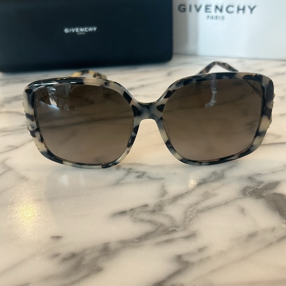 Givenchy Sunglasses - Picture 3 of 6